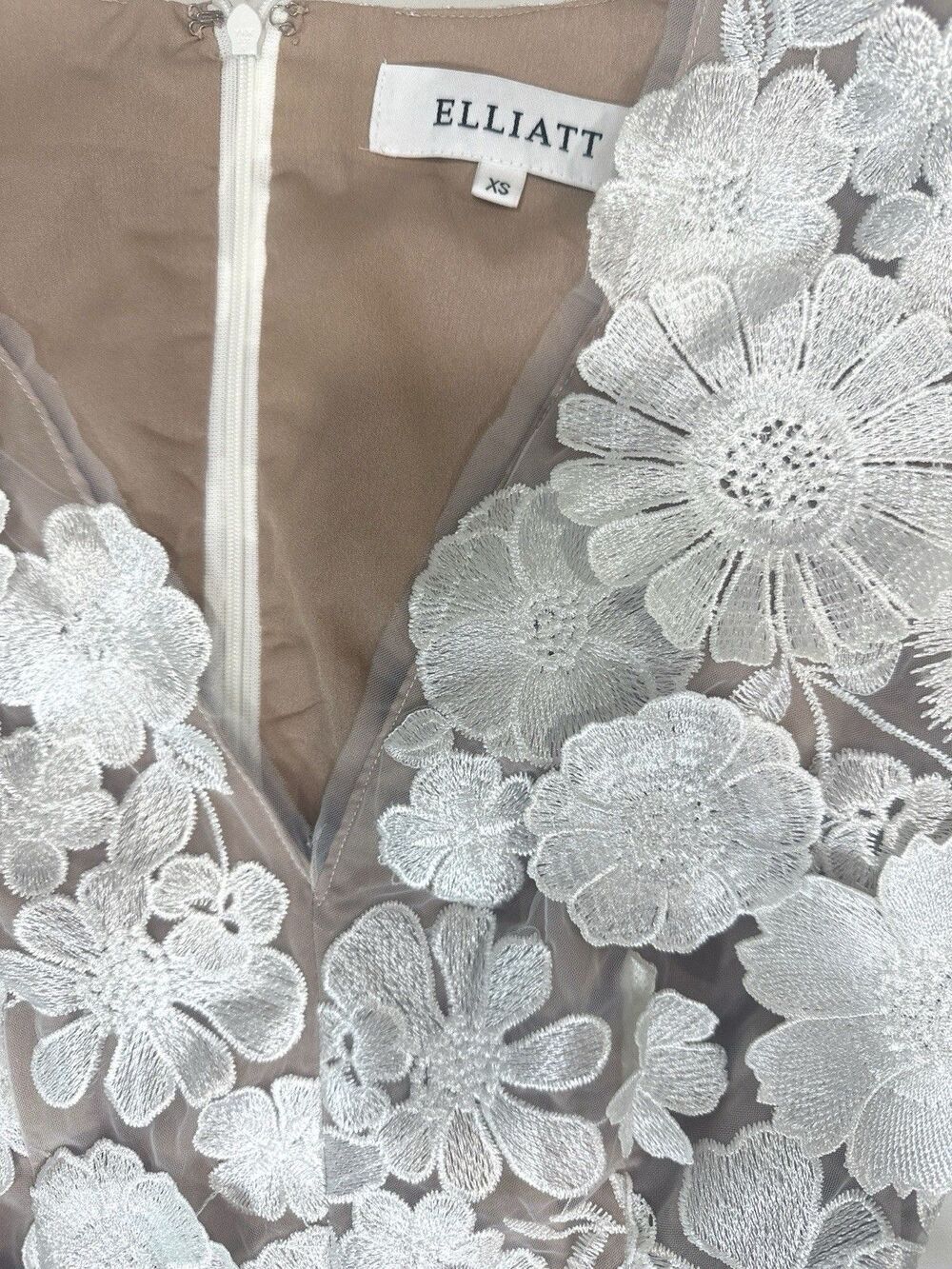 Elliatt Zayla Floral Applique Cocktail Mini Dress XS White Nude 3D Lace Romantic - Picture 8 of 12